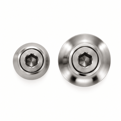 Frontansicht von Titan-Innensechskantschrauben M8 mit Cup Washers