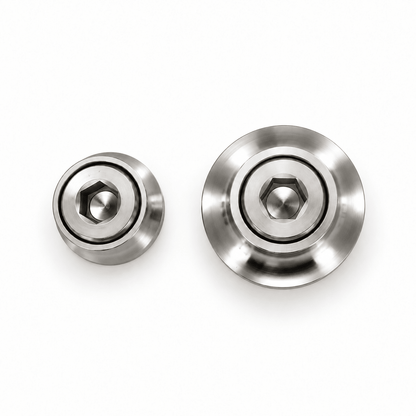 Frontansicht von Titan-Innensechskantschrauben M5 mit Cup Washers